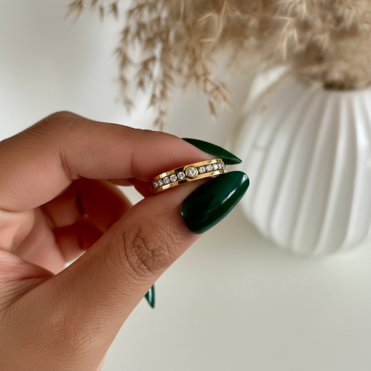 Elegant Magic Diamond Solitaire Ring - 18K Gold Plated