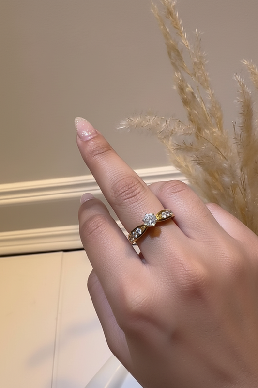 Aroma Solitaire Gold Ring