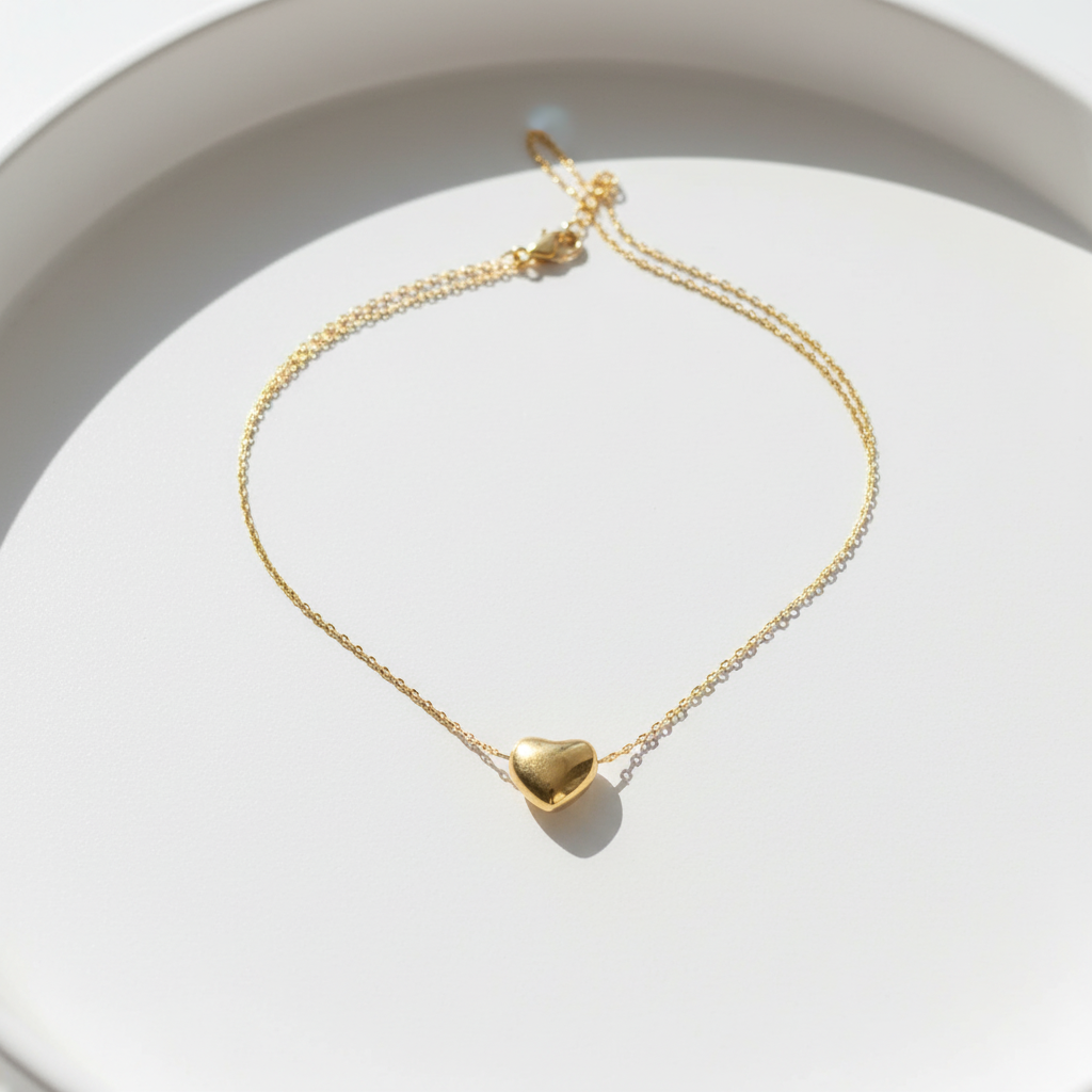 Minimal Heart Pendant Necklace