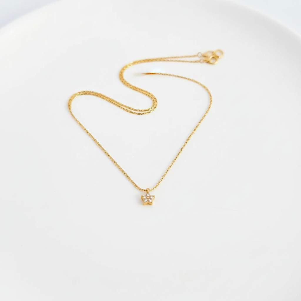 Minimal Flower Necklace