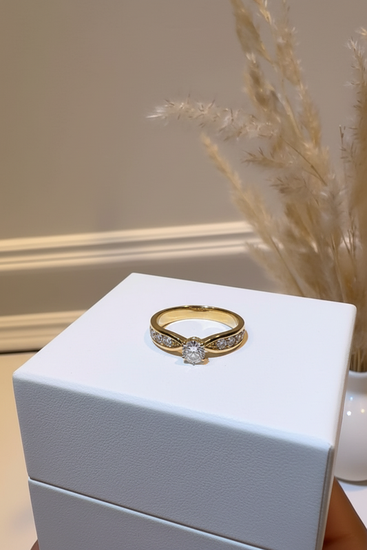 Aroma Solitaire Gold Ring