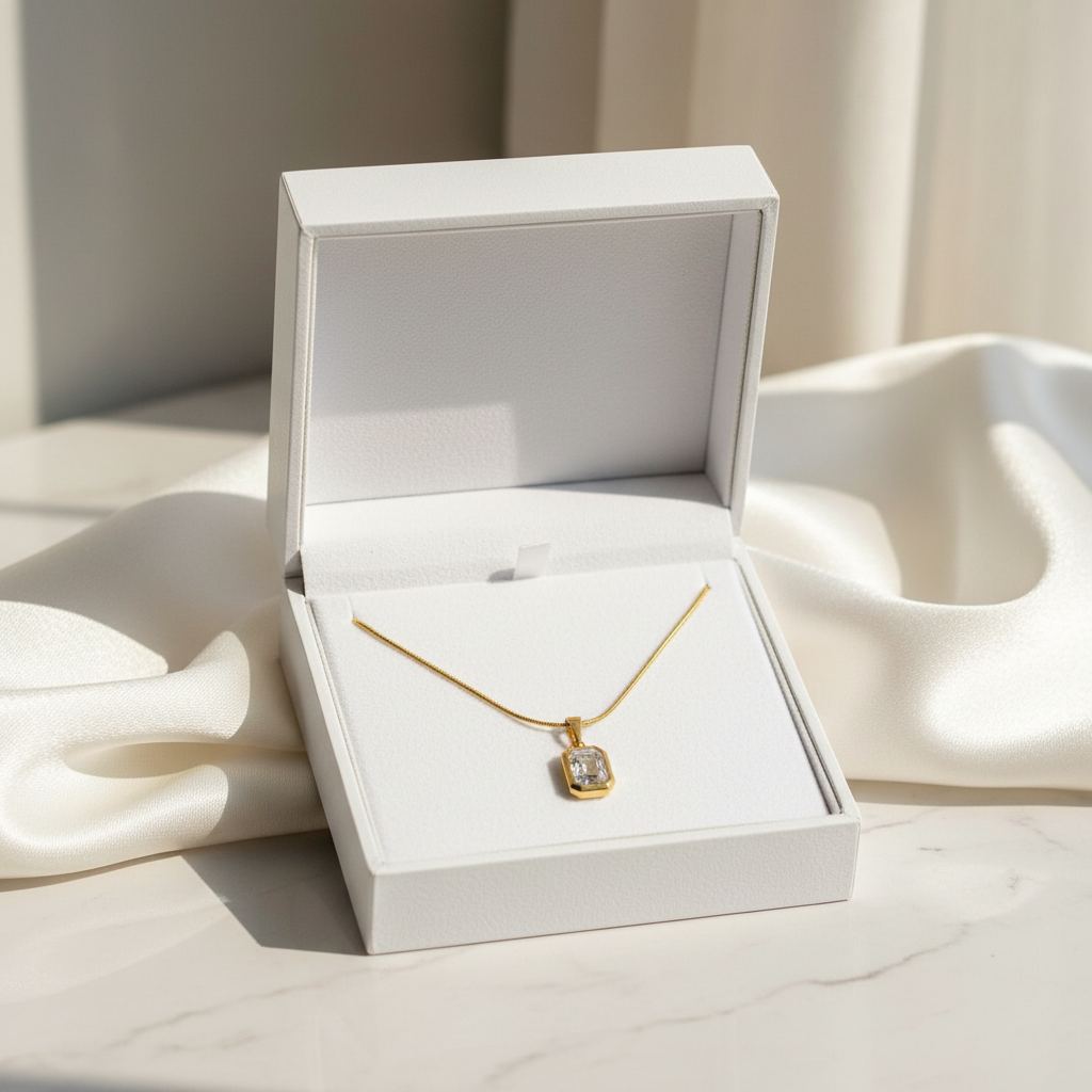 Lumière Solitaire Necklace – in white jewelry box